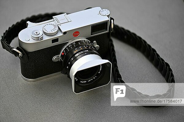 Leica M11 rangefinder camera  2022  silver chrome-plated  Super-Angulon 21mm ASPH