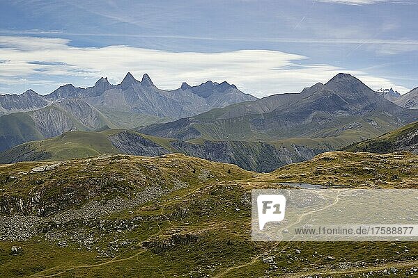 Blick vom Col de la Croix de Fer zum Aiguille Centrale d'Arves  Rhone-Alpes  Savoyen  Frankreich  Europa