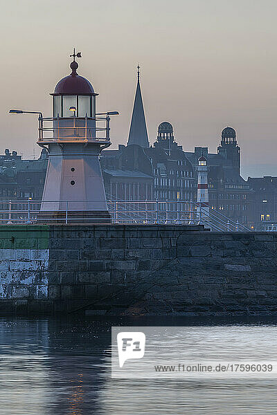 Sweden  Skane County  Malmo  harbor lighthouse at dawn