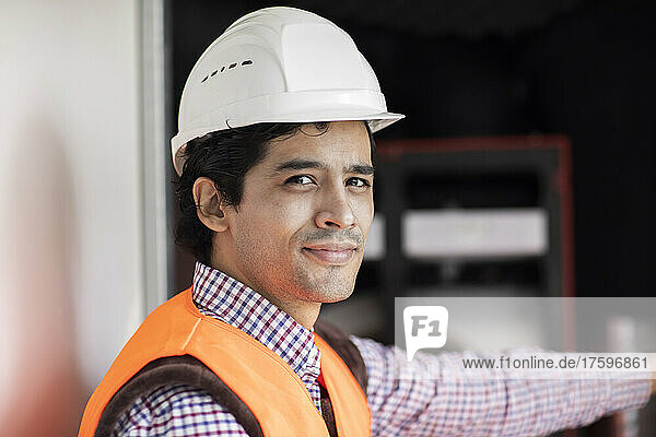 Portrait of confident engineer wearing hardhat