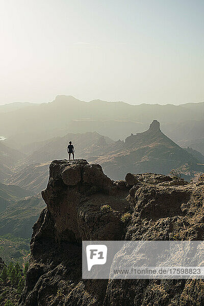 Man standing on mountain peak  Grand Canary  Spain