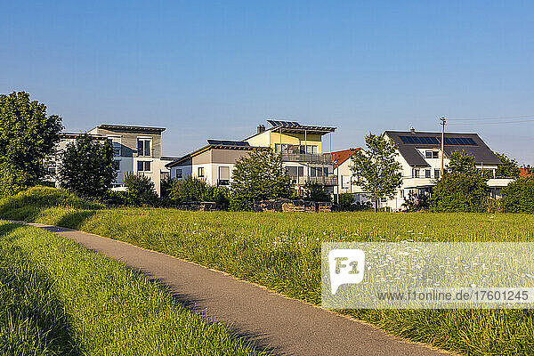 Germany  Baden-Wurttemberg  Baltmannsweiler  Modern suburban houses in new development area with footpath in foreground