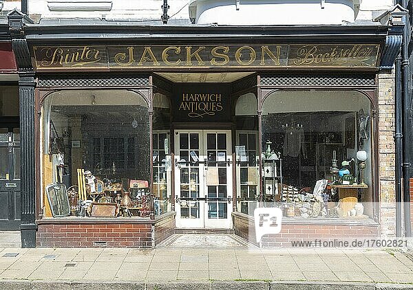 Schaufensterfront eines Antiquitätenladen  Harwich  Essex  England  UK