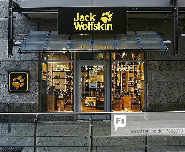 Jack Wolfskin  Ladengeschäft  Stuttgart  Baden-Württemberg  Deutschland  Europa
