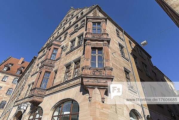 Wohn-und Geschäftshaus mit Doppelerker im Stil der Neurenaissance  um 1890/1900  Nürnberg  Mittelfranken  Bayern  Deutschland  Europa