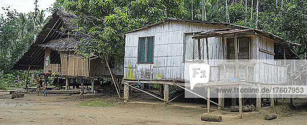 Dorfhaus auf Stelzen in Madang  Papua-Neuguinea; Madang  Provinz Madang  Papua-Neuguinea