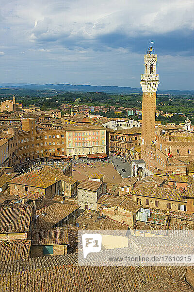 Überblick über die Piazza Del Campo und das historische Zentrum von Siena; Siena  Toskana  Italien