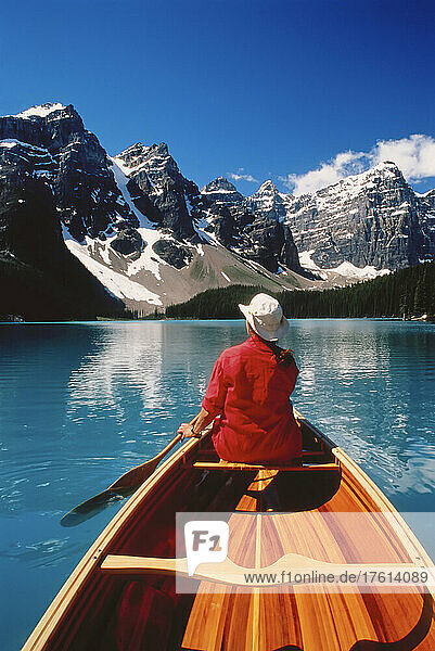 Kanufahren  Moraine Lake  Banff National Park  Alberta  Kanada