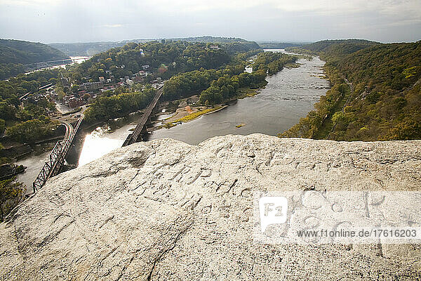 Grafitti aus der Zeit des Bürgerkriegs auf einem Felsen oberhalb von Harpers Ferry  West Virginia; Harpers Ferry  West Virginia.