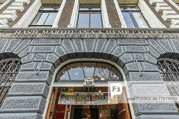 Hash Marihuana & Hemp Gallery  Oudezijds Achterburgwal  Green Light District  Amsterdam; Amsterdam  Nordholland  Niederlande