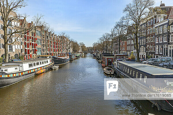 Canal scene  Brouwersgracht in Amsterdam; Amsterdam  North Holland  Netherlands