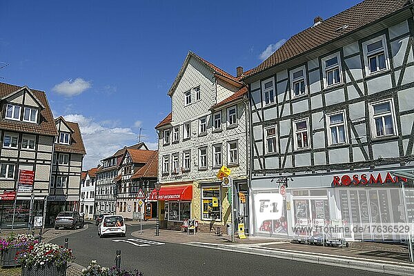 Straßenszene  Am Markt  Altstadt  Witzenhausen  Hessen  Deutschland  Europa