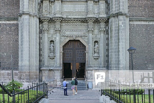 Portal  Alte Basilika Maria de Guadalupe  Mexiko Stadt  Mexiko  Mittelamerika