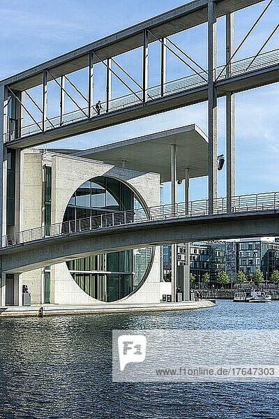 Das zum Bundestag gehörende Marie-Elisabeth-Lüders Haus im Berliner Regierungsviertel  Berlin  Deutschland  Europa