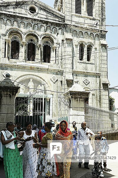 Katholische Kirche  nach der Sonntagsmesse in der Sankt Joseph Kathedrale  Stone Town  Unguja  UNESCO Weltkulturerbe  Sansibar  Tansania  Afrika