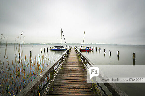 Germany  Schleswig-Holstein  Jetty on shore of Ratzeburger See during foggy weather