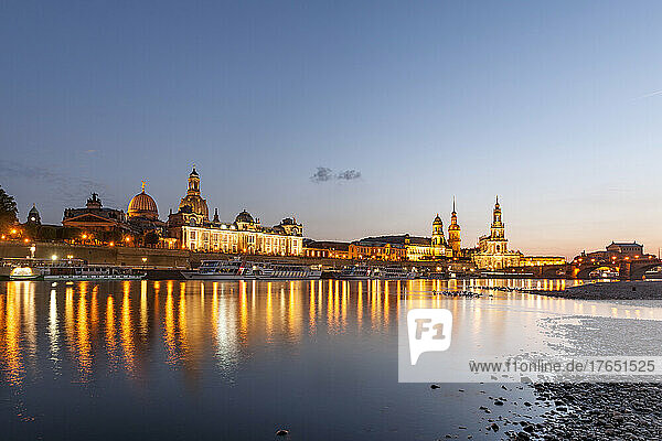 Germany  Saxony  Dresden  Elbe river at dusk with Dresden Academy of Fine Arts in background