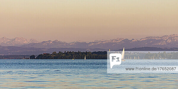 Germany  Baden-Wurttemberg  Uberlingen  Sailboats in Lake Constance at dusk with Bodanruck peninsula in background