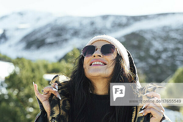 Smiling woman wearing sunglasses enjoying sunny day
