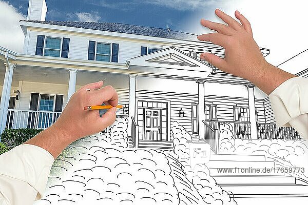 Männliche Hände  die mit Bleistift den Umriss eines Hauses skizzieren  wobei ein Foto durchscheint