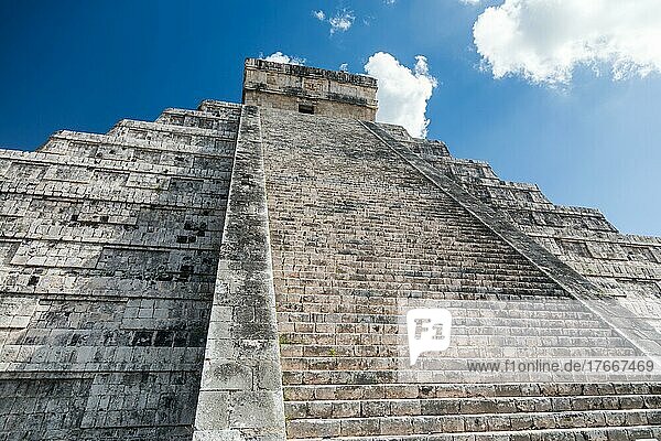 Mayan el castillo pyramid at the archaeological site in chichen itza  Mexico  Central America