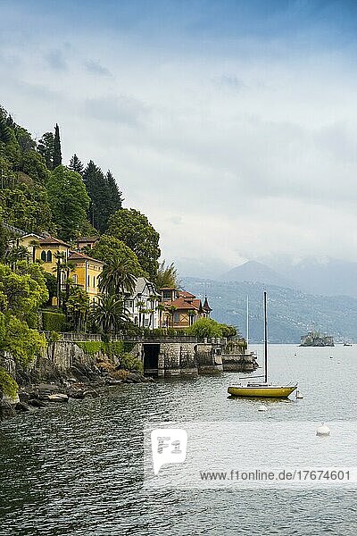 Bunte Villen am Seeufer  Cannero Riviera  Lago Maggiore  Provinz Verbano-Cusio-Ossola  Region Piemont  Italien  Europa