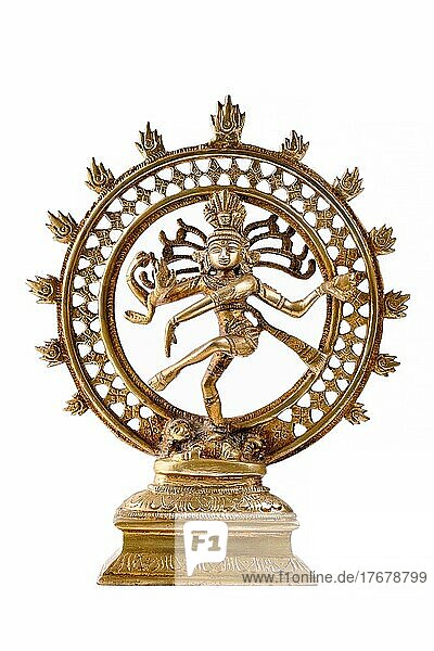 Bronzestatue des indischen Hindu-Gottes Shiva Nataraja  Herr des Tanzes  vor weißem Hintergrund