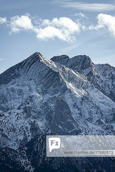 Alpspitze  Berge mit Schnee  Berglandschaft  Wettersteingebirge  Abendstimmung  Bayern  Deutschland  Europa