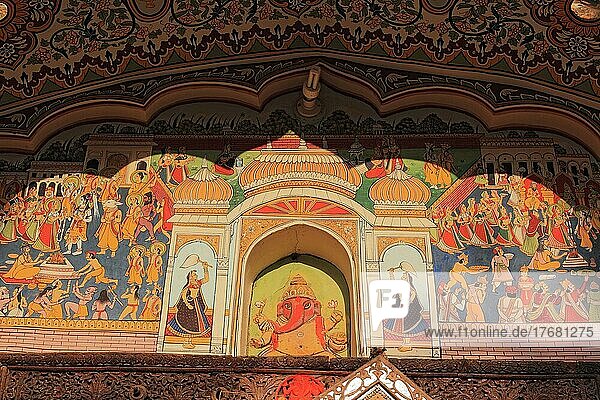 Rajasthan  entrance gate to the castle complex of Mandawa  painted facade  North India  India  Asia