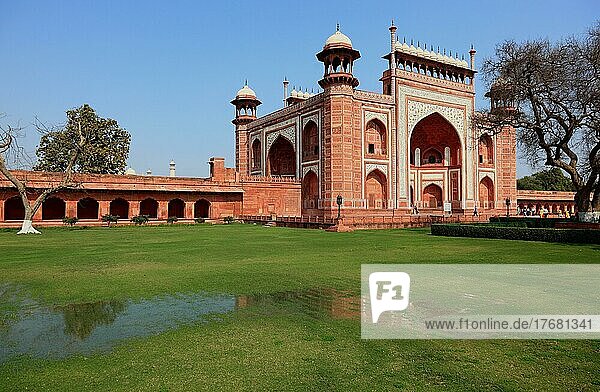Uttar Pradesh  Agra  the main gate to the Taj Mahal site  North India  India  Asia