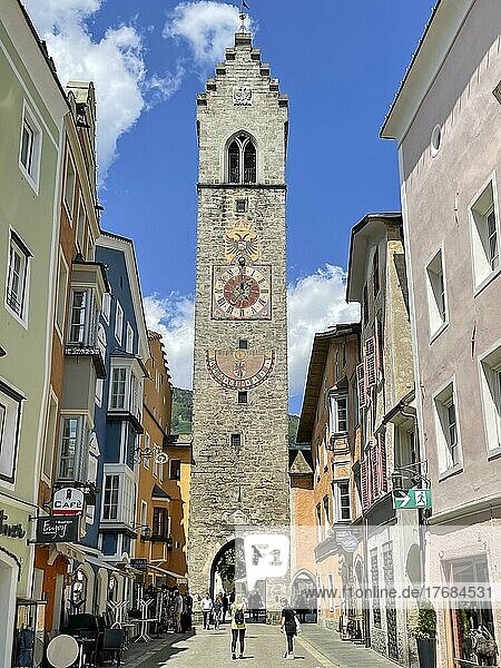 Blick auf Zwölferturm  historische Neustadt von Sterzing  Sterzing  Südtirol  Italien  Europa