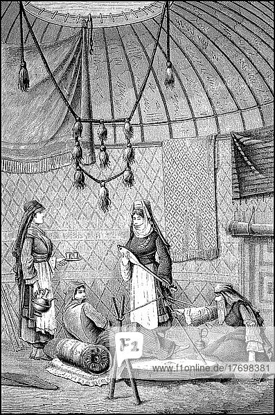 Fraün in einem Wohnzelt in Turkmenistan  Fraün im 19. Jahrhundert  Historisch  digital restaurierte Reproduktion einer Originalvorlage aus dem 19. Jahrhundert  genaues Originaldatum nicht bekannt