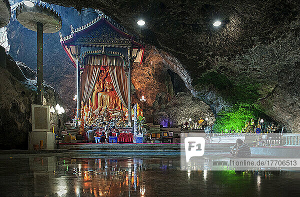 Wat Ban Tham  oder der Drachentempel; Kanchanaburi  Thailand