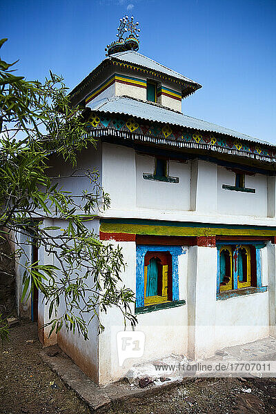 Ein Kirchengebäude mit farbenfrohen Details; Region Tigray  Äthiopien