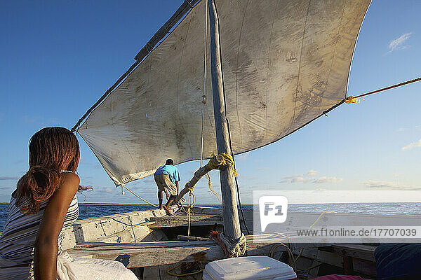 Genießen Sie die Zeit auf einem Segelboot; Vamizi Island  Mosambik