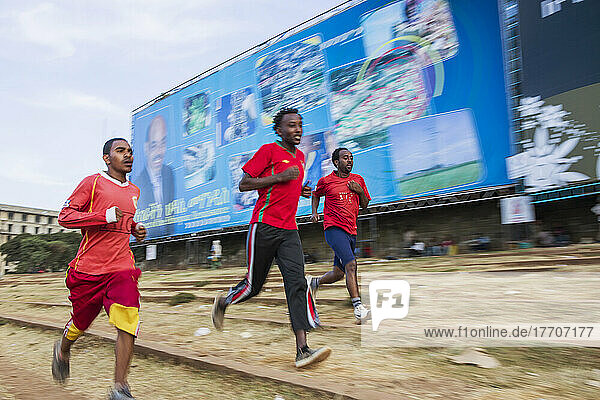 Jeden Tag trainieren angehende Athleten im Amphitheater am Meskel-Platz im Zentrum von Addis Abeba; Addis Abeba  Äthiopien