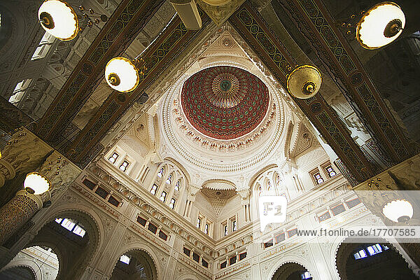 Innenraum und Kuppel  Moschee des Emir Abdel Kader; Constantine  Algerien