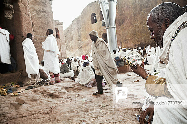 Pilger bei den orthodoxen Osterfeierlichkeiten; Lalibela  Äthiopien