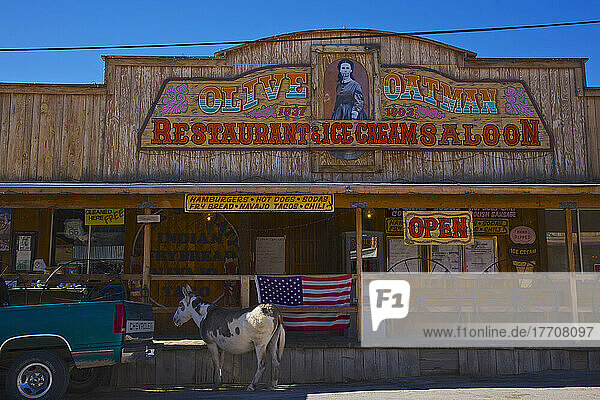 Tourist Town Street Scene; Oatman  Arizona  Vereinigte Staaten Von Amerika