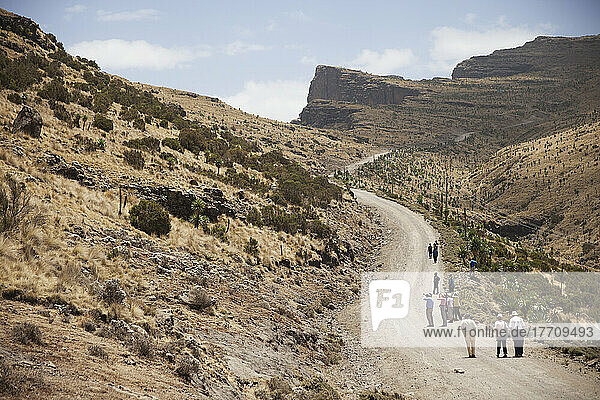 Wandergruppe  in der Nähe von Chennak  Simien Mountains National Park; Amhara Region  Äthiopien