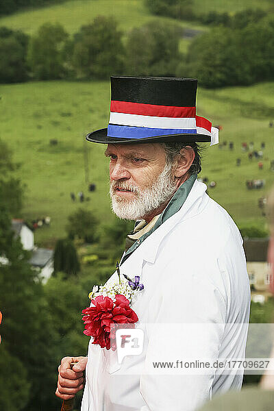 Zeremonienmeister beim Käsewalzen in Coopers Hill; Brockworth  Gloucestershire  England