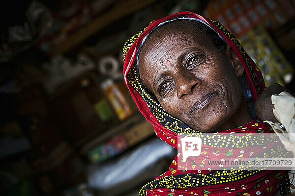 Porträt einer Frau mit Kopftuch; Äthiopien