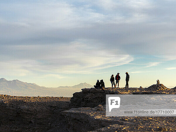 Touristen im Tal des Todes; San Pedro De Atacama  Region Antofagasta  Chile