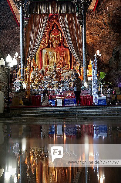 Wat Ban Tham  oder der Drachentempel; Kanchanaburi  Thailand