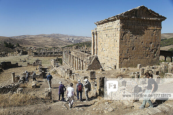 Römische Ruinen  Ansicht des Severustempels  Place des Severes; Djemila  Algerien
