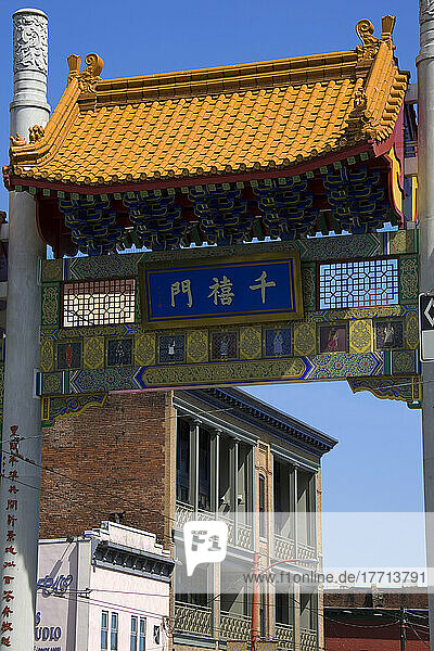 Chinatown  Chinese Gate  Pender Street  Vancouver  British Columbia