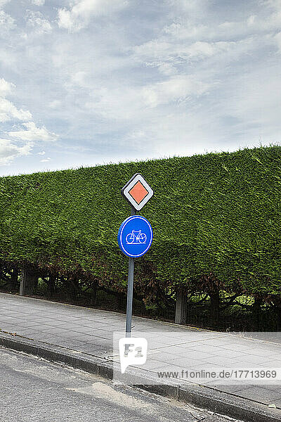 Straßenschild für einen Fahrradweg in Belgien