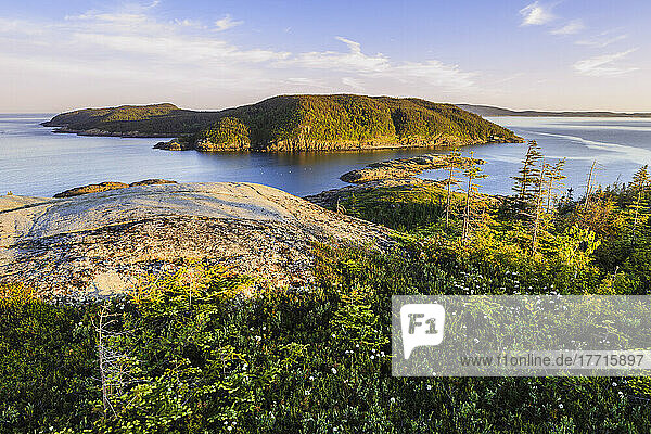 Pointe Sud bei Sonnenuntergang; Insel Grande Basque  Cote-Nord  Quebec  Kanada