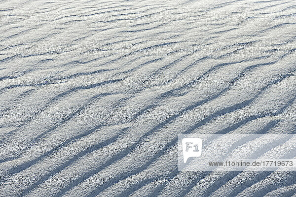 Windmuster auf dem weißen Gipssand im White Sands National Monument; Alamagordo  New Mexico  Vereinigte Staaten von Amerika