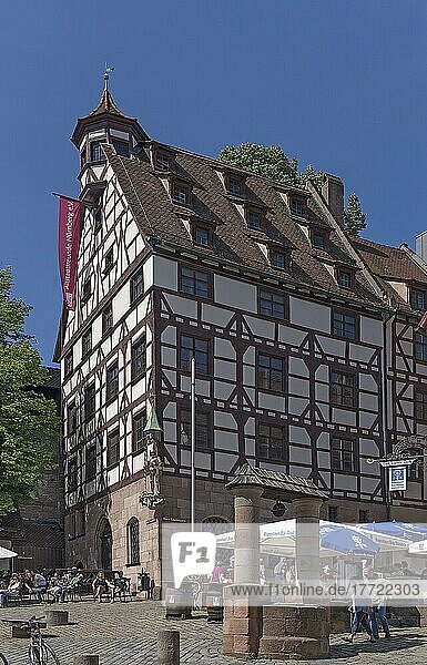Das Pilatushaus  historisches Fachwerkhaus  Totalsanierung von den Altstadtfreunden Nürnberg  Obere Schmiedgasse 66  Nürnberg  Mittelfranken  Bayern  Deutschland  Europa